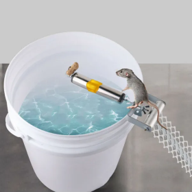 Reusable Mouse Catcher Roll Up Mouse Catcher Wooden Stick Rolling Mouse Catcher Mouse Catcher Mouse Controller (Color: Silver)